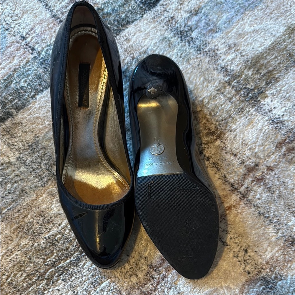 Elegant Dolce & Gabbana Pumps
